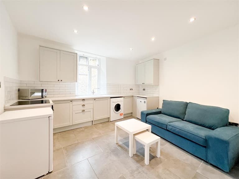 71 Marlborough Road, Broomhill, Sheffield, S10 1DA 71 Marlborough Road, Broomhill, Sheffield, S10 1DA