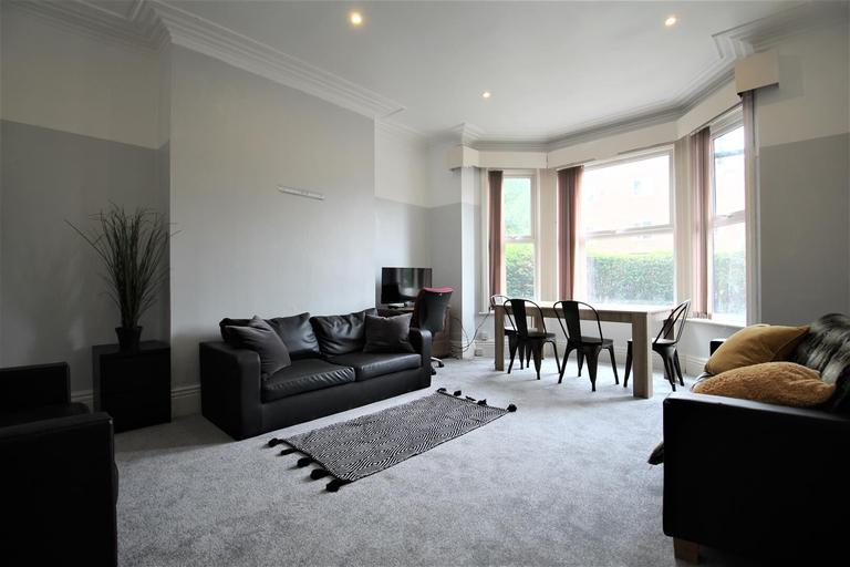 Delph Lane, Woodhouse, Leeds, LS6 2HQ