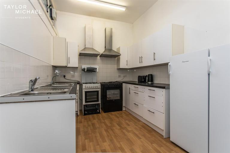 Russell Square, City Centre, Brighton, BN1 2EE