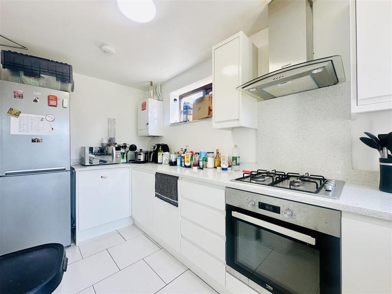 Bedarra Grove, Lenton, Nottingham, NG7 2EJ