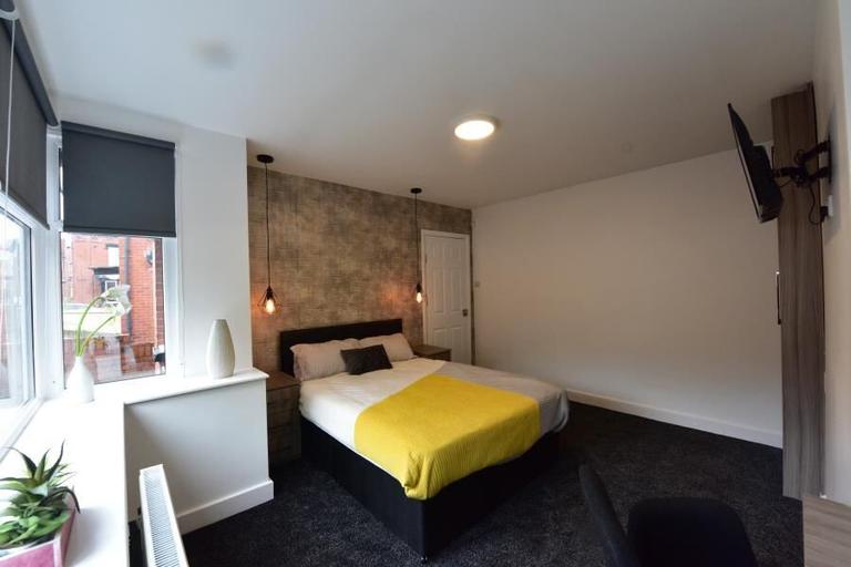 Raven Road, Hyde Park, Leeds, LS6 1DA