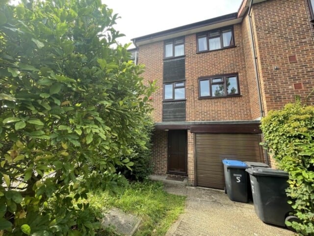 Englefield Green Egham, Egham, Surrey, TW20 0RF