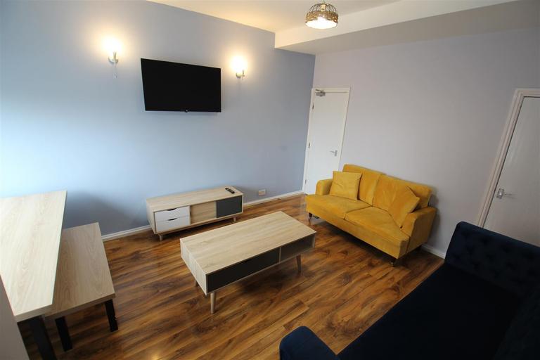 Hartley Grove, Woodhouse, Leeds, LS6 2LD