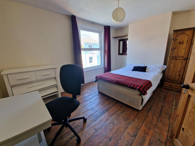 Hollingbury Crescent, Hollingdean, Brighton, BN1 7HD 