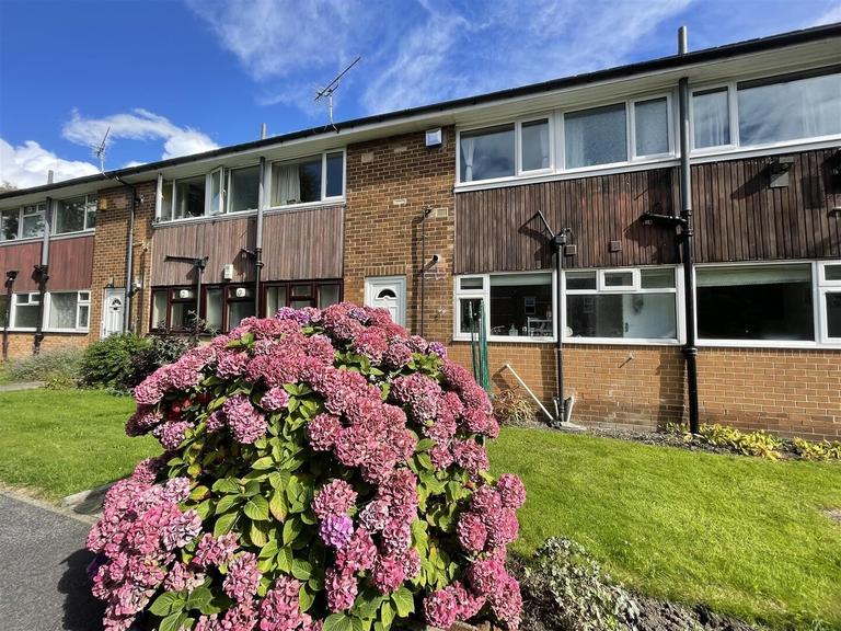 Ash Grove, Hyde Park, Leeds, LS6 1AY