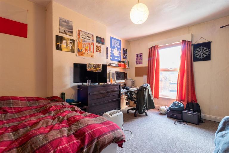 Brudenell Mount*, Hyde Park, Leeds, LS6 1HS