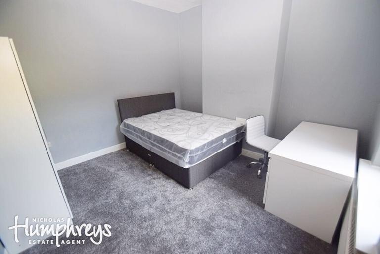 3 bedroom house for rent Wellesley Street, StokeonTrent, ST1 4NF