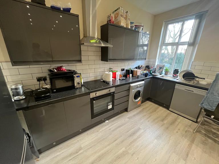 Cliffe Road, Hyde Park, Leeds, LS6 2EZ