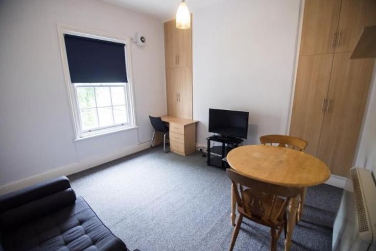 Clarkehouse Road, Broomhill, Sheffield, S10 2LG