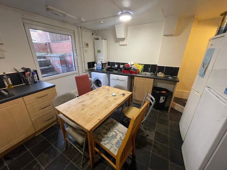 Manor Drive, Headingley, Leeds, LS6 1DD