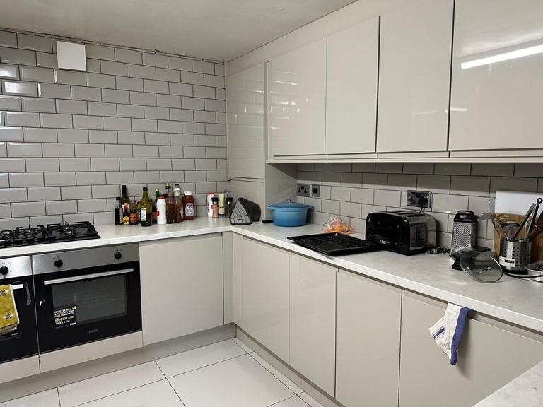 Manor Terrace, Hyde Park, Leeds, LS6 1BU