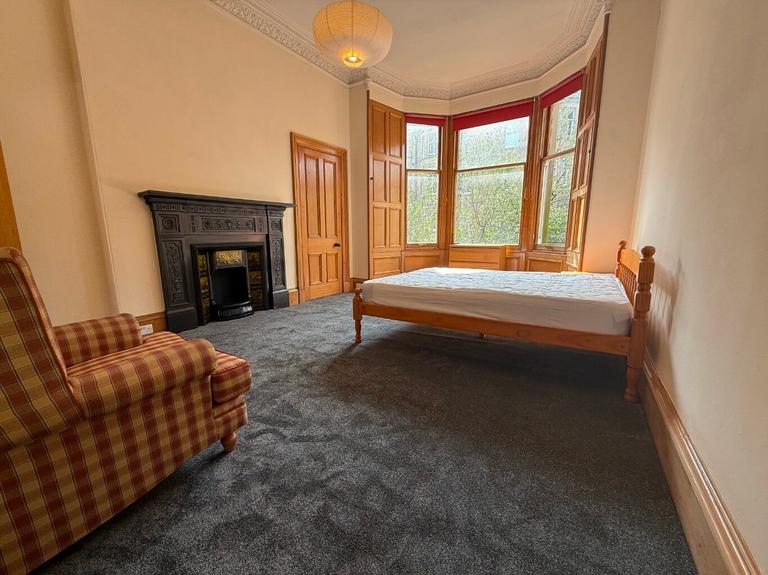 Comiston Road, Morningside, Edinburgh, EH10 6AG