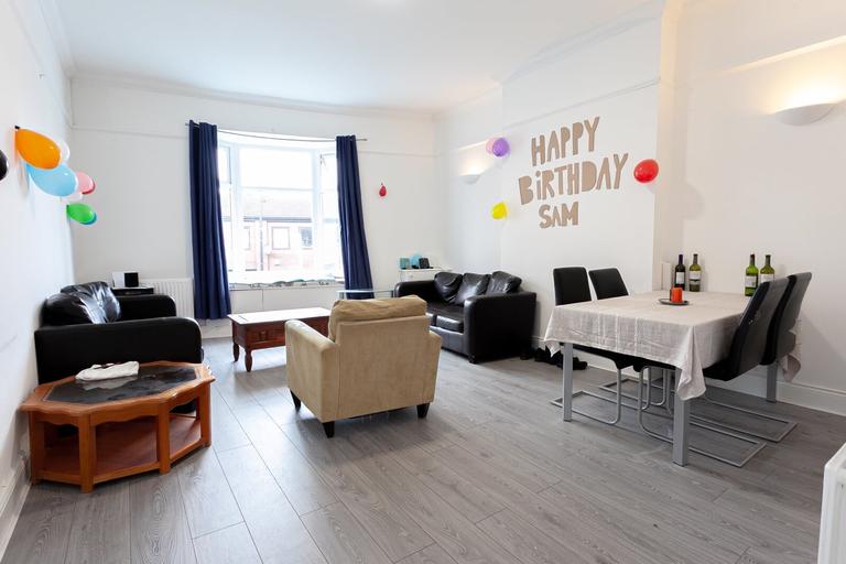 4 bedroom apartment for rent Wilmslow Road, Manchester, M14 6NW UniHomes