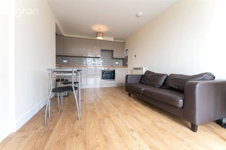 Wolverstone Drive, Moulsecoomb, Brighton, BN1 7FB Wolverstone Drive, Moulsecoomb, Brighton, BN1 7FB