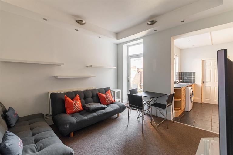 Myrtle Grove, Jesmond, Newcastle, NE2 3HT