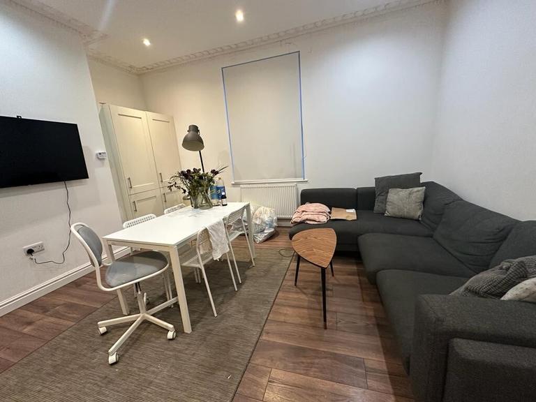 Queen Square, City Centre, Leeds, LS2 8AJ