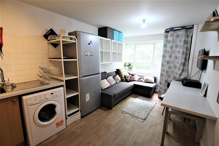 1 Victoria Street, Hyde Park, Leeds, LS3 1BT