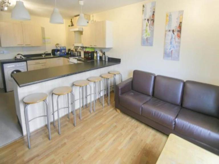 Gwennyth House, Flat 2, Room 2, Cathays, Cardiff, CF24 4PH