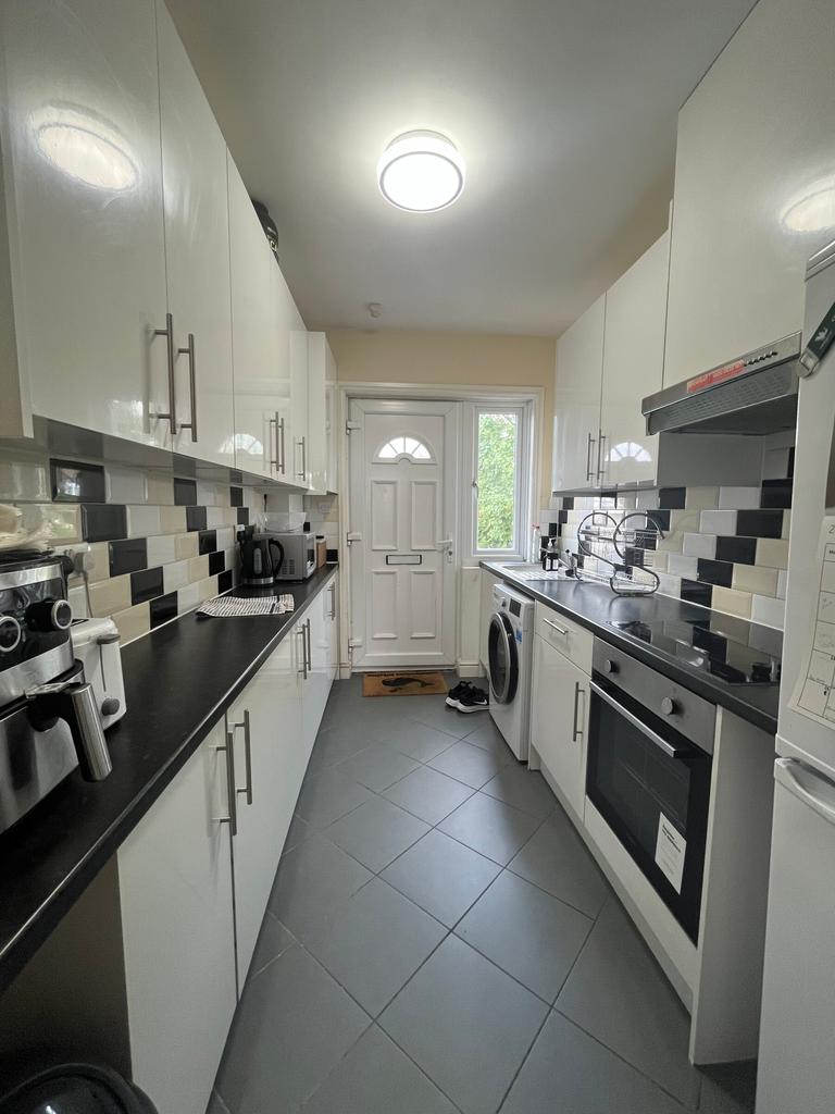 Gunnersbury Avenue, Ealing, London, W3 9BD