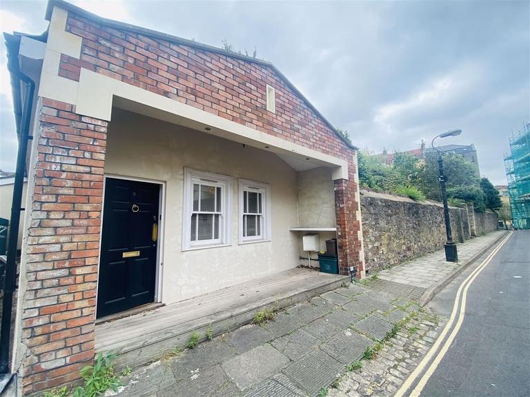 Richmond Lane, Clifton, Bristol, BS8 1AB