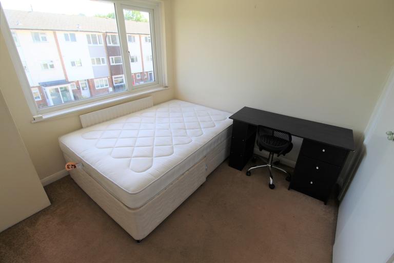 Guildford Park Avenue, Guildford, Surrey, GU2 7NL