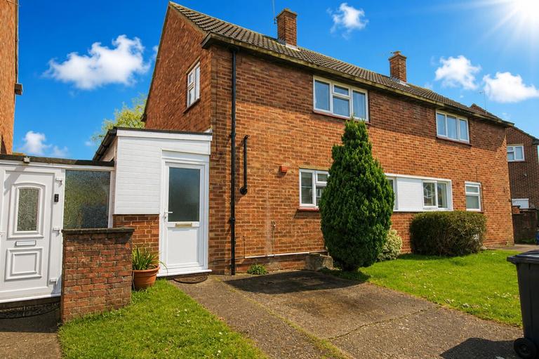 Homestall Road, Guildford, Surrey, GU2 8JT