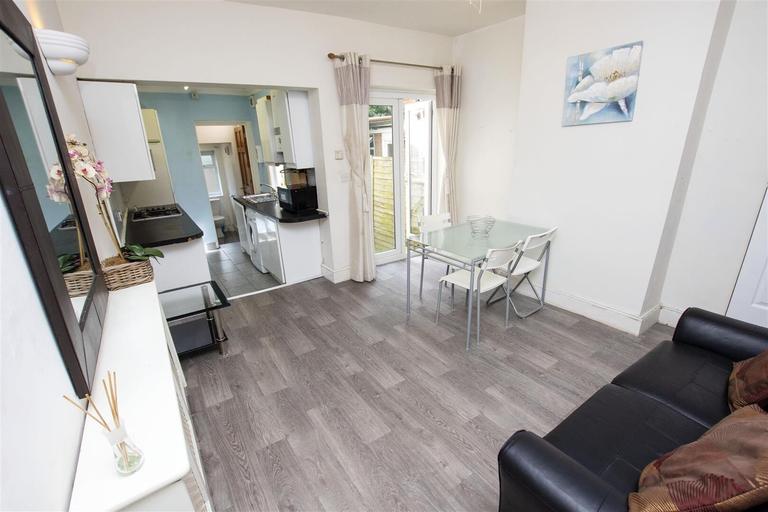 4 bedroom house for rent Harborne Park Road, Birmingham, B17 0NG UniHomes