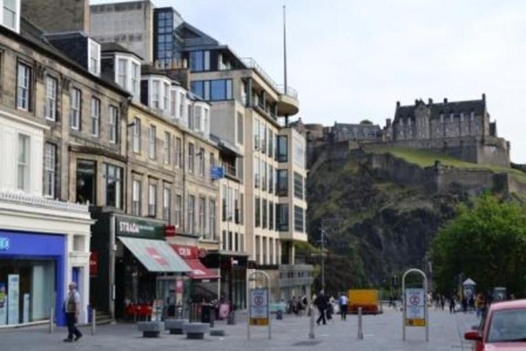 Castle Street, (3F1), New Town, Edinburgh, EH2 3AH