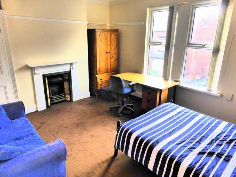 Chestnut Avenue, Six Bed, Leeds, Hyde Park, Leeds, LS6 1AZ
