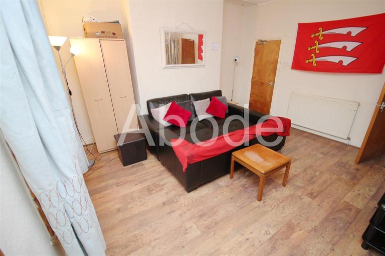 Brudenell View*, Hyde Park, Leeds, LS6 1HG