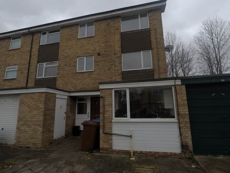 De Havilland Close, Hatfield, Hertfordshire, AL10 0DS De Havilland Close, Hatfield, Hertfordshire, AL10 0DS