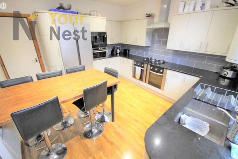 Ashville View, Hyde Park, Leeds, LS6 1LT