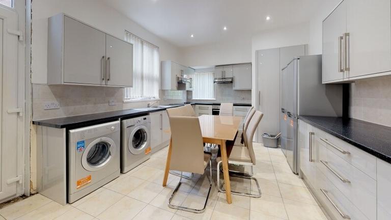 Bainbrigge Road, Headingley, Leeds, LS6 3AD