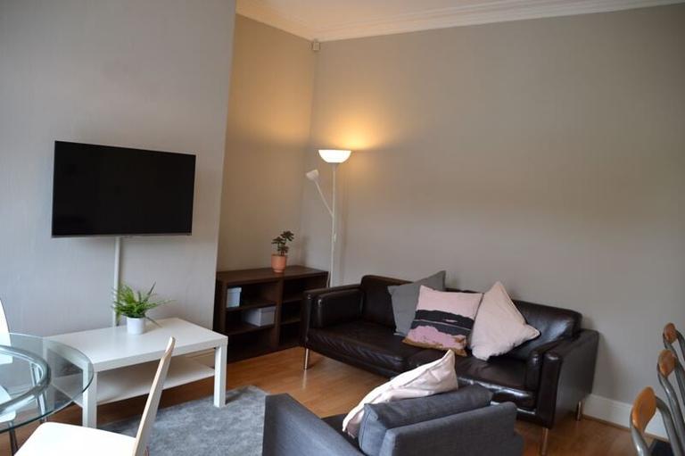 Argie Terrace, Burley, Leeds, LS4 2JW