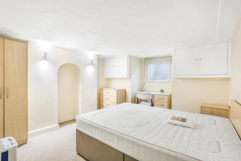 Dapdune Road, Guildford, Surrey, GU1 4NY