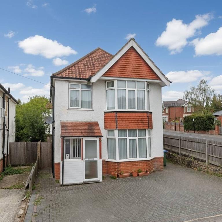 Shaftesbury Avenue Hampshire, Highfield, Southampton, SO17 1SB