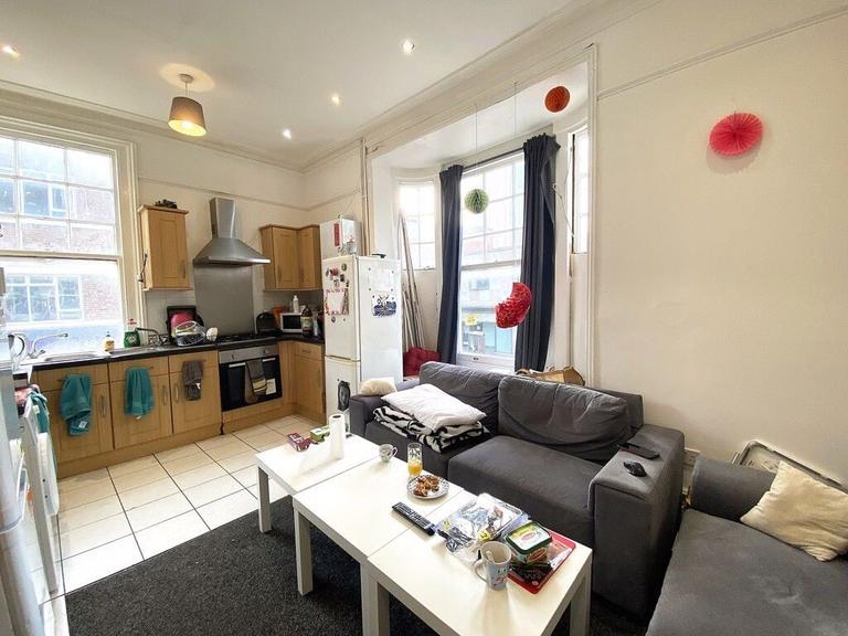 Edinburgh Road, Fratton, Portsmouth, PO1 1DE