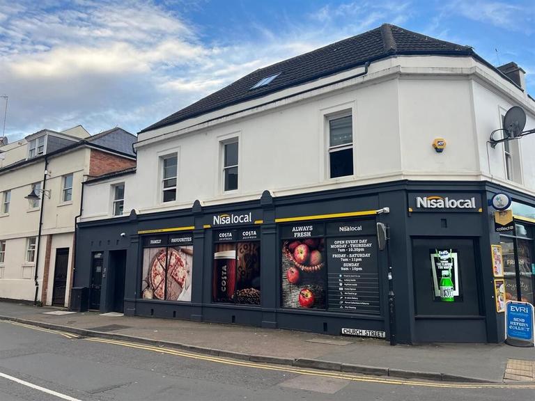 Bed Student Flat Above Nisa Store, Town Centre, Leamington Spa, CV31 1LN