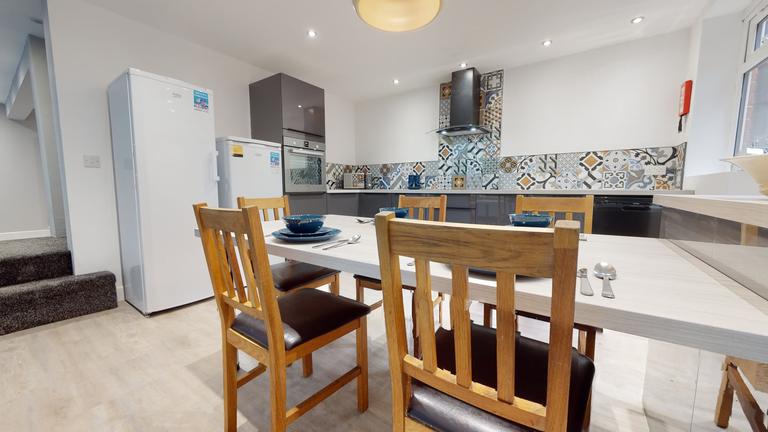 Richmond Mount, Headingley, Leeds, LS6 1DG