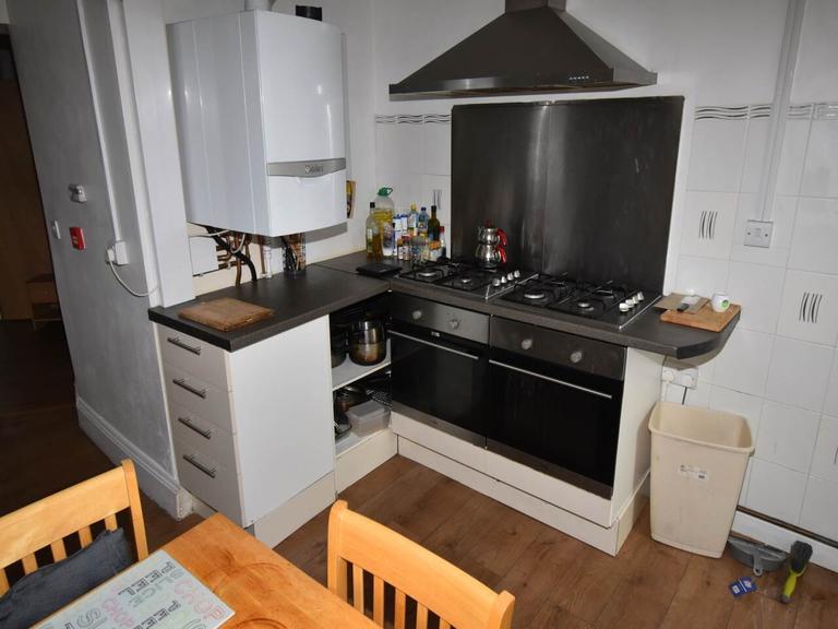 8 bedroom house for rent Oystermouth Road, City Centre, Swansea, SA1