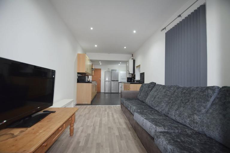 Llantrisant Street, Cathays, Cardiff, CF24 4JE