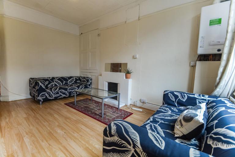 Walmsley Road, Hyde Park, Leeds, LS6 1NG