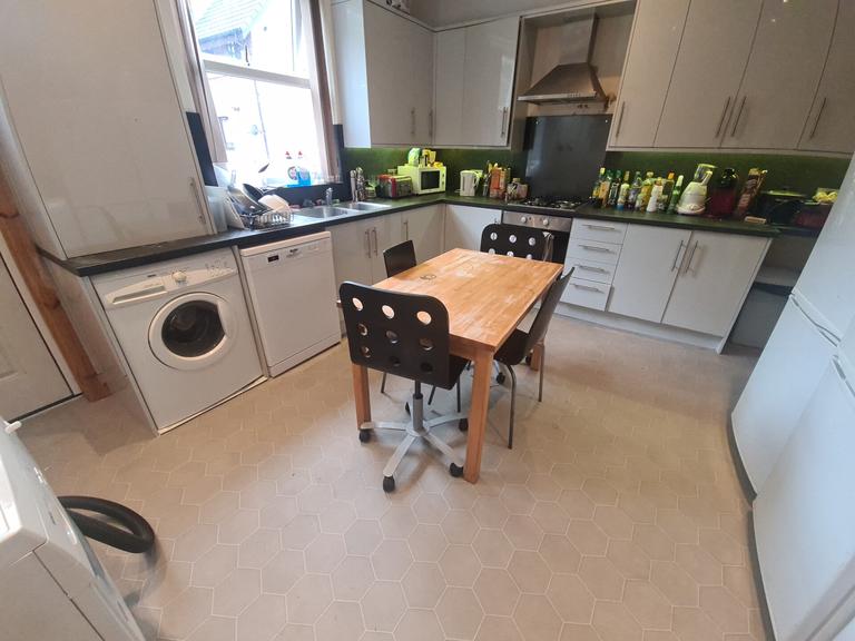 Woodsley Road, Hyde Park, Leeds, LS3 1DU