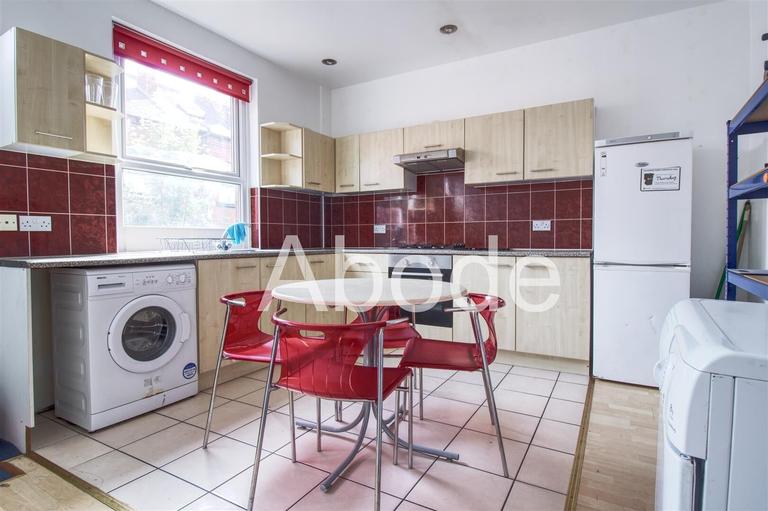 Harold Grove*, Hyde Park, Leeds, LS6 1LB