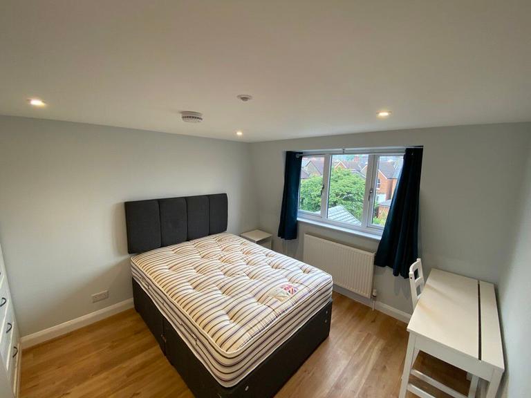 George Road, Guildford, Surrey, GU1 4NR