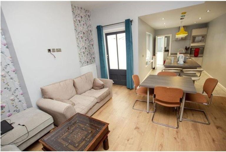 Pershore Road, Selly Oak, Birmingham, B29 7HG