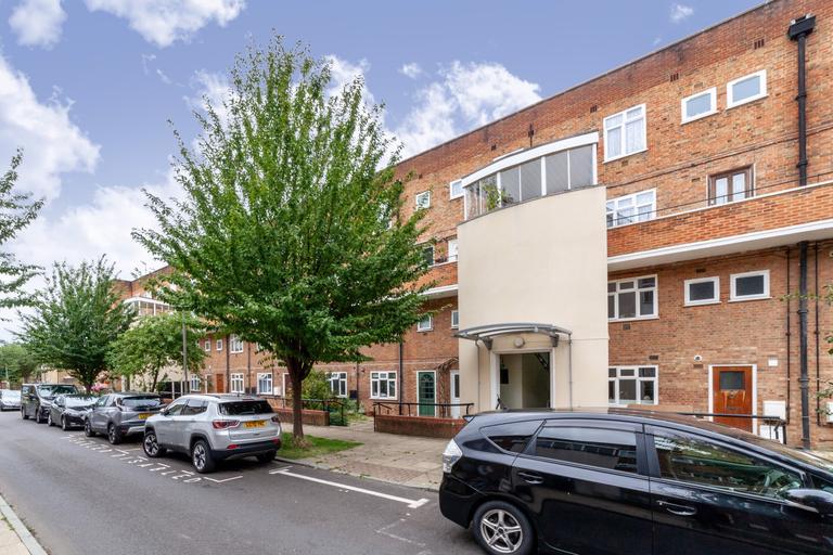 Frensham Drive, Battersea, London, SW15 3EB