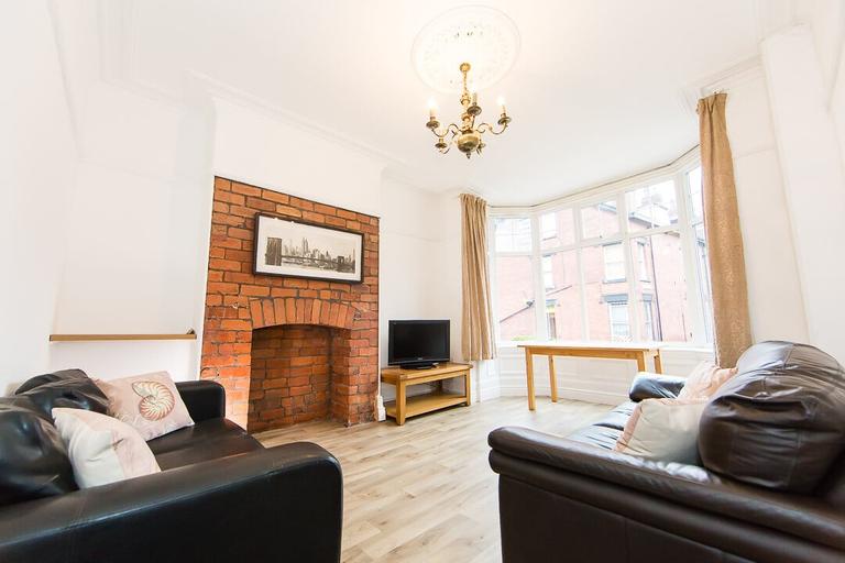 Claremont Avenue, City Centre, Leeds, LS3 1AT