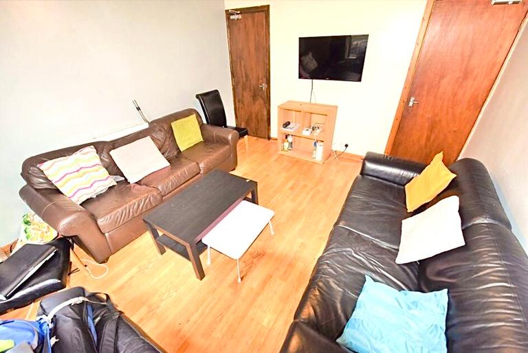 Thornville Crescent, Hyde Park, Leeds, LS6 1JH