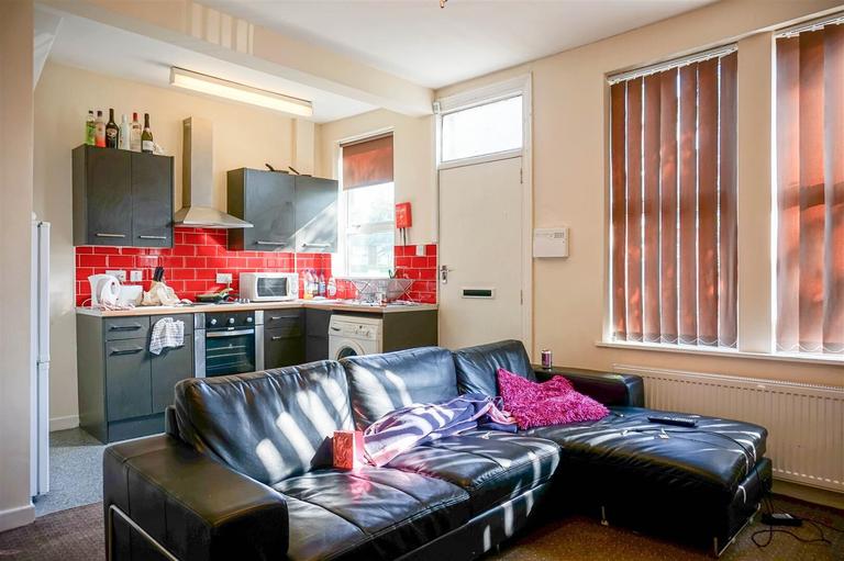 Graham Avenue, Burley, Leeds, LS4 2LW